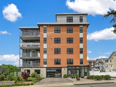 11 Oak Grove Ter #402