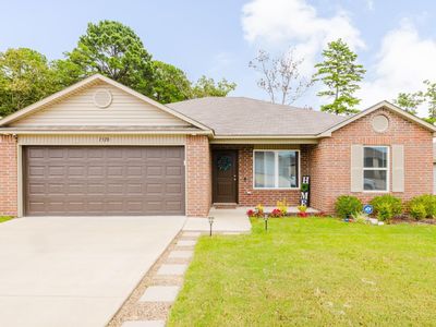 1320 Meadows Dr