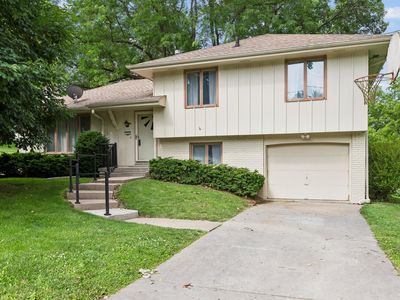 Property at 220 Cloverdale Dr, Council Bluffs, IA