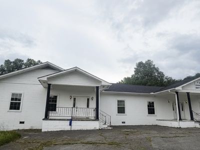 211 Rock Ave