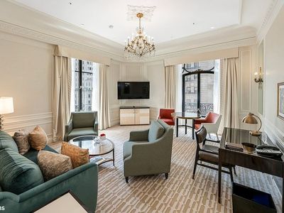 2 E 55th St #901