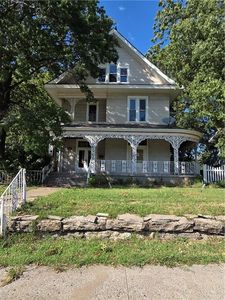 902 W Maple Ave