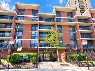 2921 S Michigan Ave APT 517