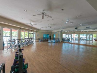 3340 NE 190th St APT 608