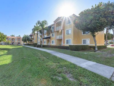 20930 SW 87th Ave APT 305