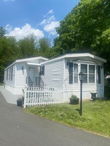 18 Parkwood Dr