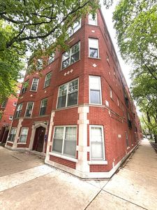 6157 N Lakewood Ave #B2