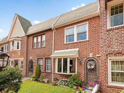 9704 Barwell Ter