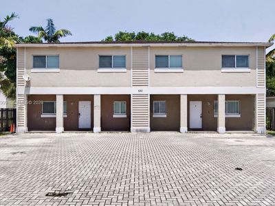 630 NW 10th Ter APT 4
