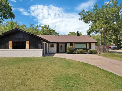 2505 Hollywood Dr