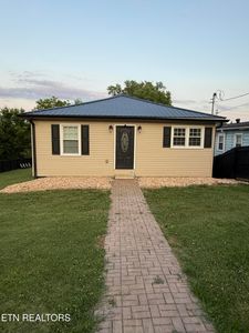 Property at 925 Medaris St, Clinton, TN
