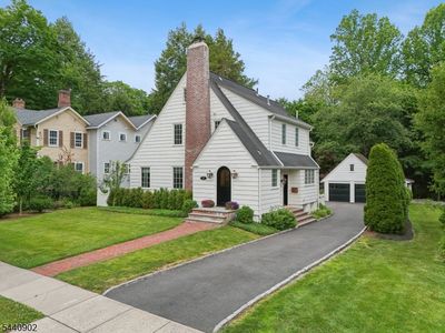 27 Pine Grove Ave