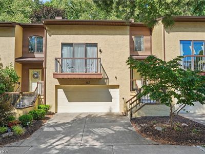 Property at 162 Lake Terrace Dr, Munroe Falls, OH