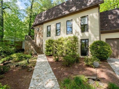 395 Nottingham Dr