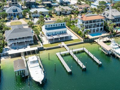 611 Lagoon Dr