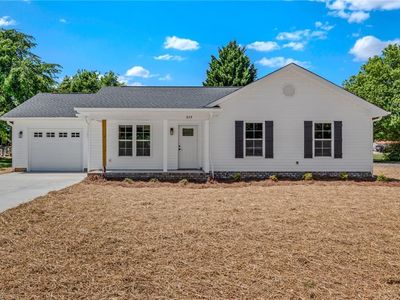 859 W Lee Ave