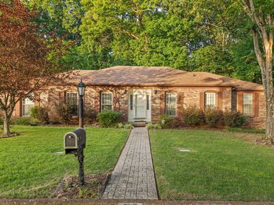 502 Robinhood Dr