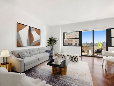 58 W 58th St APT 32A