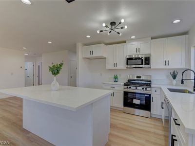 34 Del Amo Dr