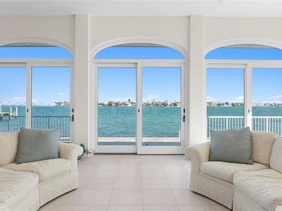 2171 E Vina Del Mar Blvd