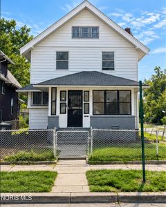 975 Woodland Ave