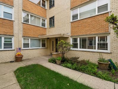 6022 N Avondale Ave APT 1S