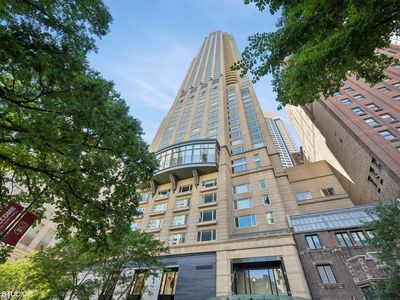 800 N Michigan Ave APT 2702
