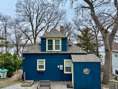 649 Lakeshore Dr