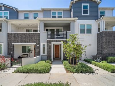 236 Lockhart Way