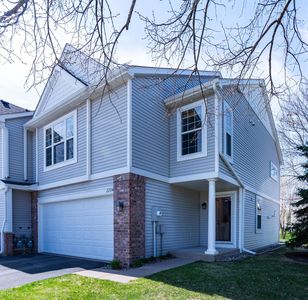 2204 Saint Johns Cir