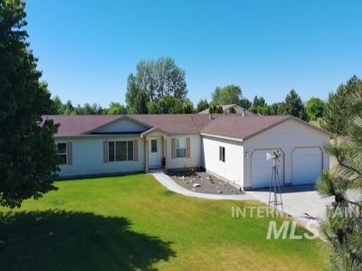 1095 County Road 70