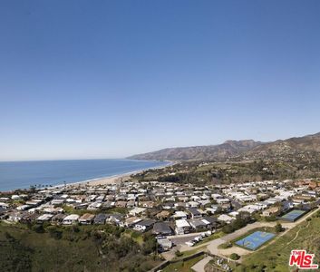 29500 Heathercliff Rd SPC 202