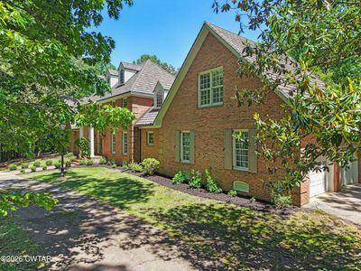 10 Okeena Dr