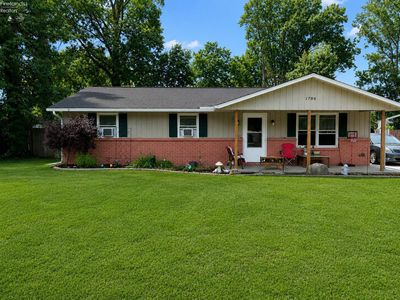 1700 Urban Cir