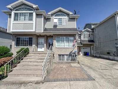 23 Latourette Ln