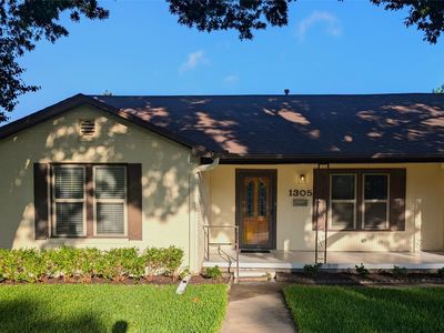 1305 Hillcrest Blvd