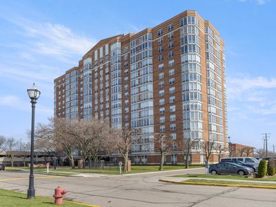 250 E Harbortown Dr APT 802