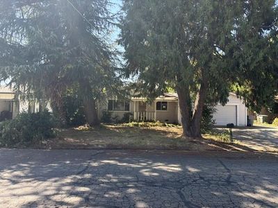 6838 Reflection St