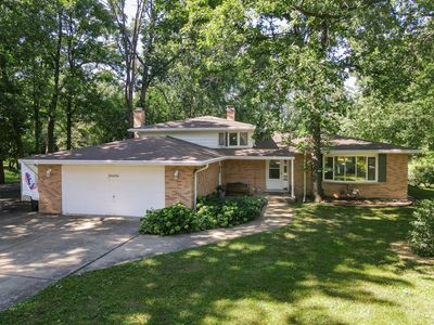 28W266 Hillview Ave
