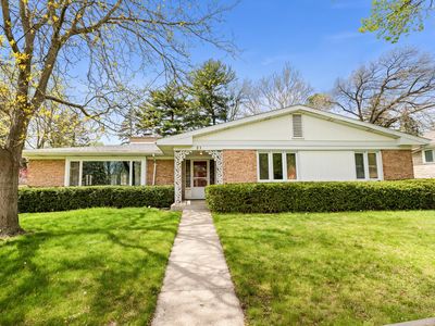 31 Clinton Dr E