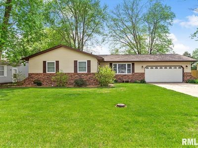 Property at 17 Santa Fe Dr, Auburn, IL