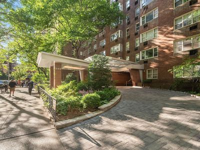 30 W 60th St APT 4T