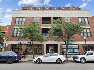 5647 N Clark St APT 402