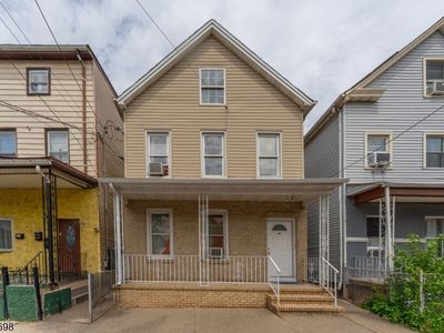 235 Pine St