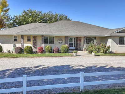 1972 Strasdin Ln