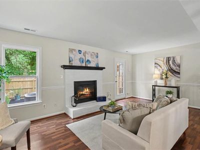 2423 Rennie Dr