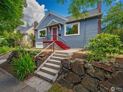 2562 6th Avenue W