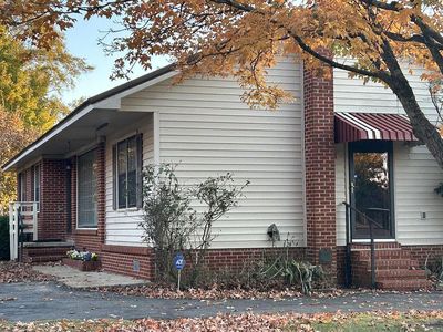 1749 Sand Springs Rd