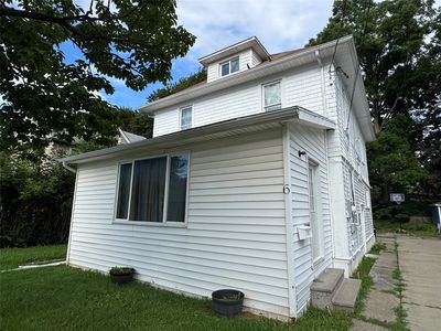 6 Andrews Ave