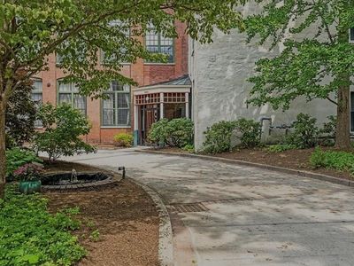 15 Higgins St APT 221